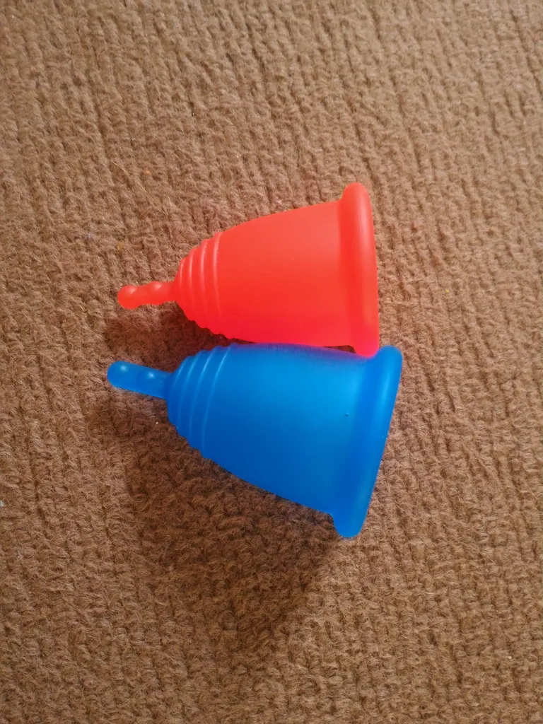 کاپ قاعدگی ملونا مدل ساقه ای سایز 2