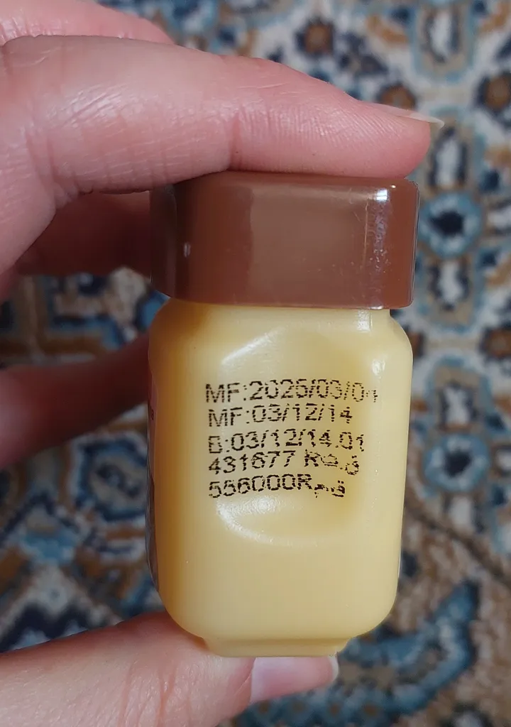 وازلین لب ساج مدل کره کاکائو