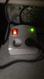 محافظ ولتاژ پارت الکتریک مدل PE8787