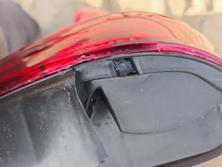 چراغ خطر عقب مدل km20 مناسب برای پراید 131 بسته 2 عددی