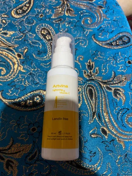 کرم روشن کننده و ضد لک صورت آرت وینا مدل ویتامین C مناسب انواع پوست حجم 50 میلی لیتر