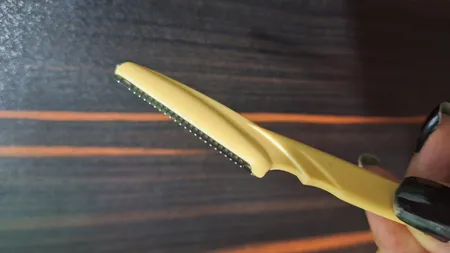 تیغ ابرو رازور کد 01 بسته 3 عددی