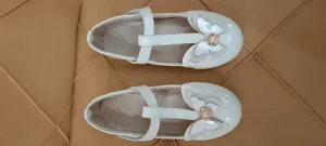 تجریه خرید کفش دخترانه مدل پروانه ای برچسبی CR.3616