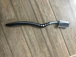 تجریه خرید مسواک بنسر مدل Silver Charcoal با برس متوسط