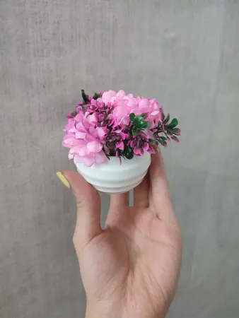 گلدان به همراه گل مصنوعی مدل سه گلی k16