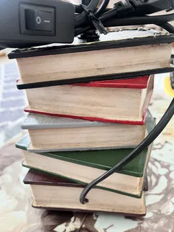 آباژور
رومیزی طرح کتاب 5 طبقه کد B5