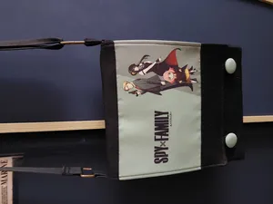 تجریه خرید کیف رودوشی چی چاپ طرح انیمه spy x family