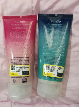 اسکراب لایه بردار پوست رینوزیت مدل blackhead حجم 200 میلی لیتر به همراه اسکراب لایه بردار پوست رینوزیت مدل exfoliating حجم 200 میلی لیتر