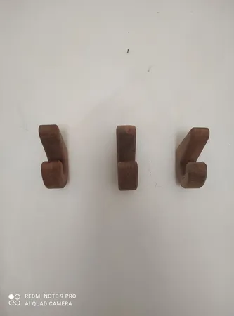 اویز لباس چوبیس مدل 705 بسته 4 عددی