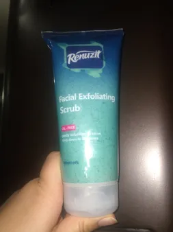 اسکراب لایه بردار پوست رینوزیت مدل Oil and Free حجم 200 میلی لیتر