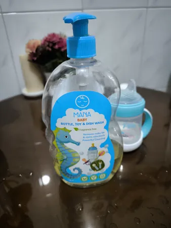 مایع شوینده و ضدعفونی کننده شیشه شیر مانا مدل پمپی حجم 750 میلی لیتر