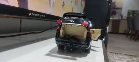 ماشین بازی چه ژی مدل فلزی 6 درب بازشو تویوتا دودزا