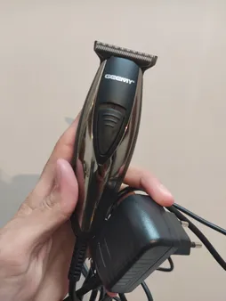 ماشین اصلاح موی سر و صورت و بدن جیمی مدل GM-830، اصلاح به صورت خط زن، قابلیت تنظیم سرعت، منبع انرژی با آداپتور برق، تکنولوژی اصلاح به صورت برش مستقیم، اندازه اصلاح 0.2 میلی‌متر، به‌همراه برس تمیزکننده