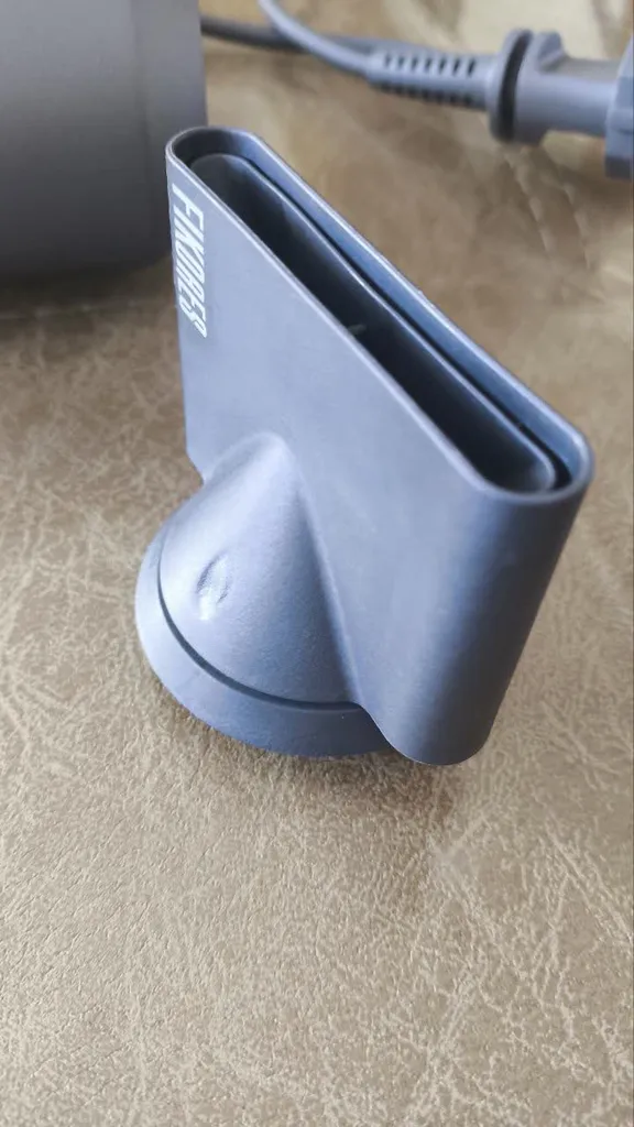 سشوار حرفه ای 2000 وات فیکورس مدل 1831