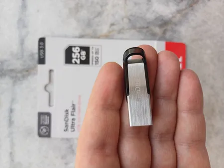 فلش مموری سن دیسک مدل Ultra Flair CZ73 ظرفیت 256 گیگابایت