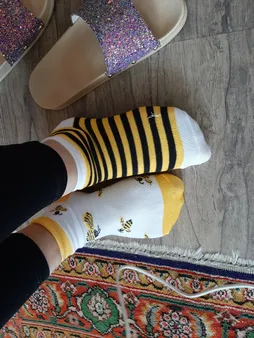 جوراب دخترانه طرح زنبور کد 02