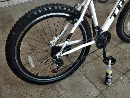 اسپری واکس لاستیک سیواکس مدل K10 حجم 240 میلی لیتر