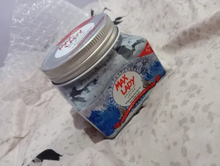 اسکراب لایه بردار پوست مکس لیدی مدل with ice حجم 300 میلی لیتر