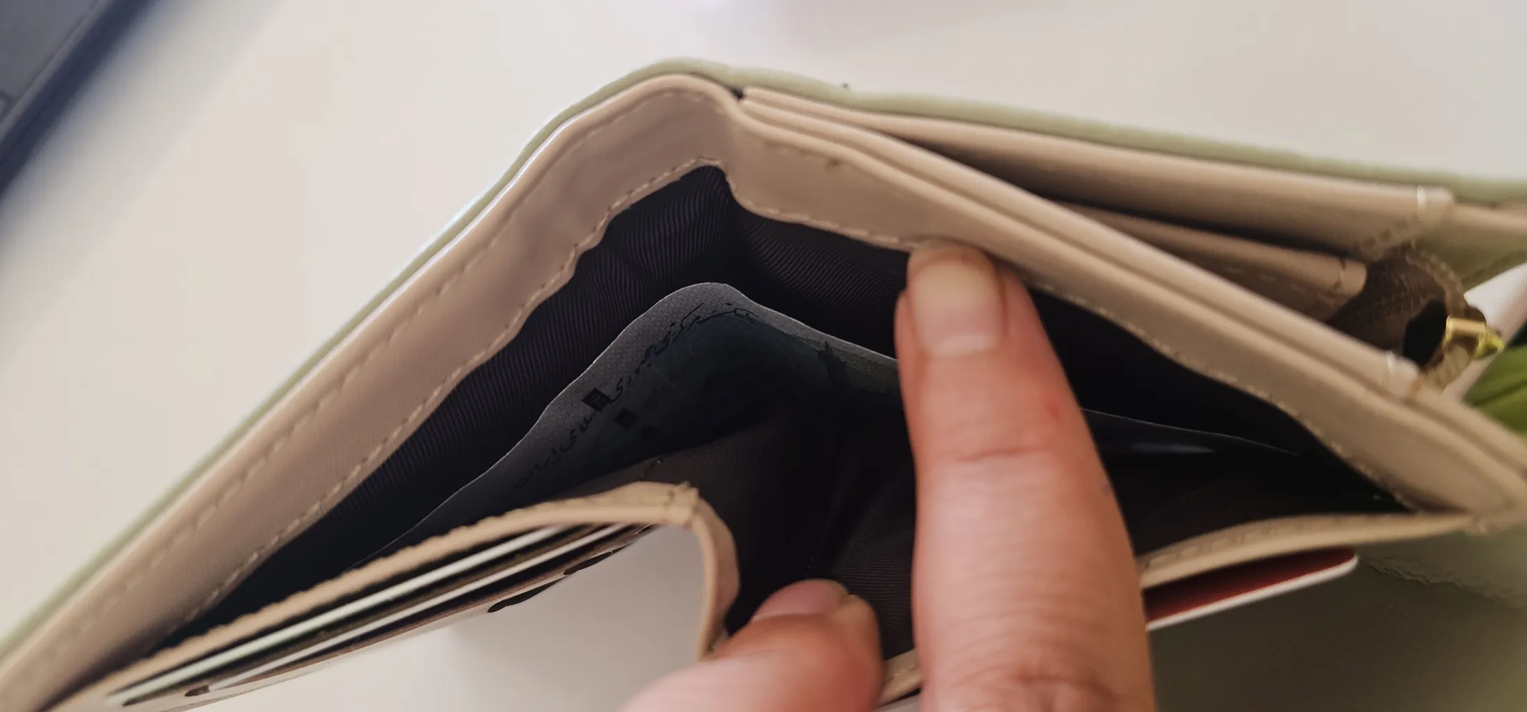 کیف پول زنانه پرتیزس مدل گلدار کد 2020032