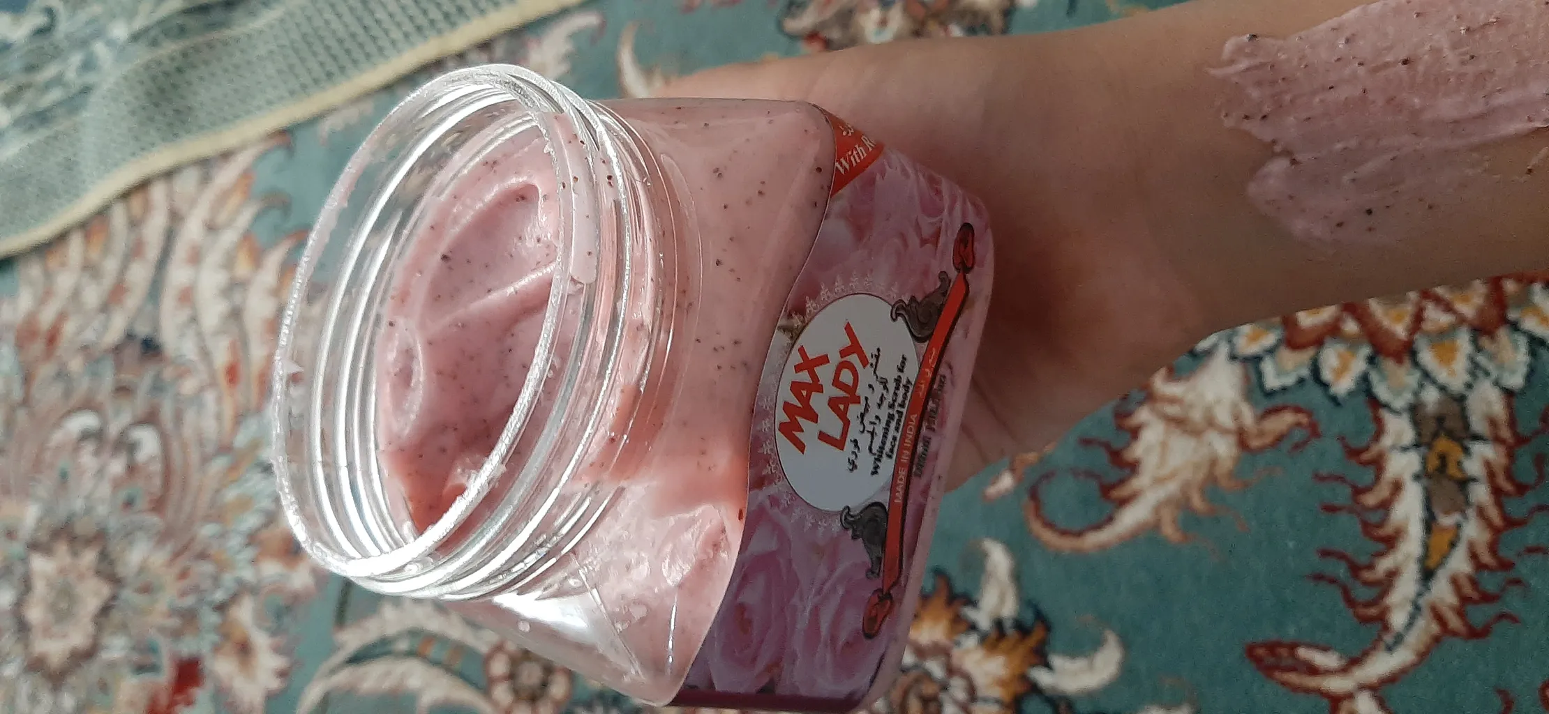 اسکراب لایه بردار پوست مکس لیدی مدل Roz حجم 300 میلی لیتر