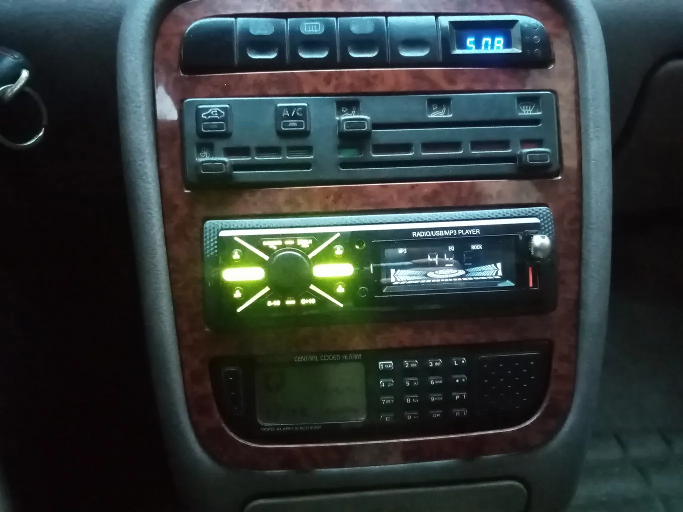 پخش کننده خودرو مدل m-2