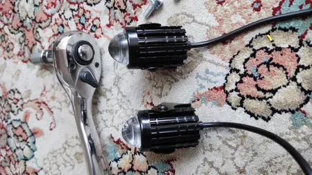 پرژکتور دو کنتاکت خودرو طرح نقطه ای بسته دو عددی