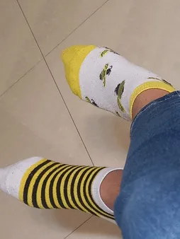 جوراب دخترانه طرح زنبور کد 02