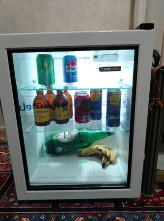 یخچال 3 فوت ایستکول مدل TM-4164-HS، با ارتفاع 59، پهنای 44.5 و عمق 53 سانتی‌متر، میزان مصرف انرژی B، دارای 3 طبقه