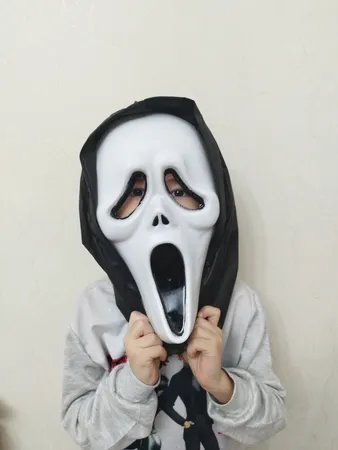 ماسک ایفای نقش مدل جیغ