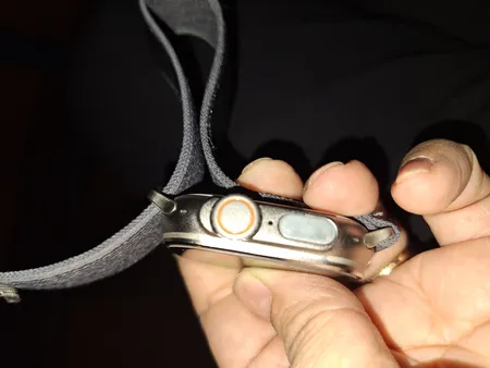 ساعت هوشمند مدل HK9 ULTRA 2 MAX دارای قابلیت های صفحه نمایش رنگی، صفحه نمایش لمسی، کنترل موسیقی (Music Player)، کنترل سطح اکسیژن خون، قابلیت مکالمه از طریق بلوتوث، پشتیبانی از زبان فارسی در منو و سیستم‌عامل بند سیلیکون