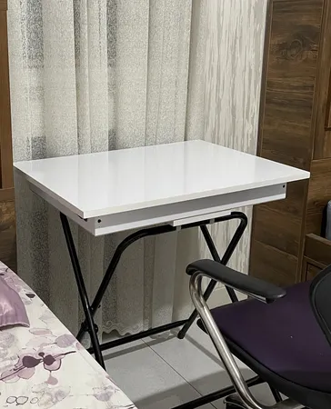 میز تحریر تاشو و تنظیم شو یاس سفید تک باکس دار