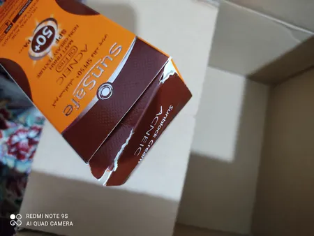 کرم ضدآفتاب و آنتی‌آکنه رنگی سان‌سیف مدل SPF50، مناسب پوست‌های چرب، حجم 50 میلی‌لیتر