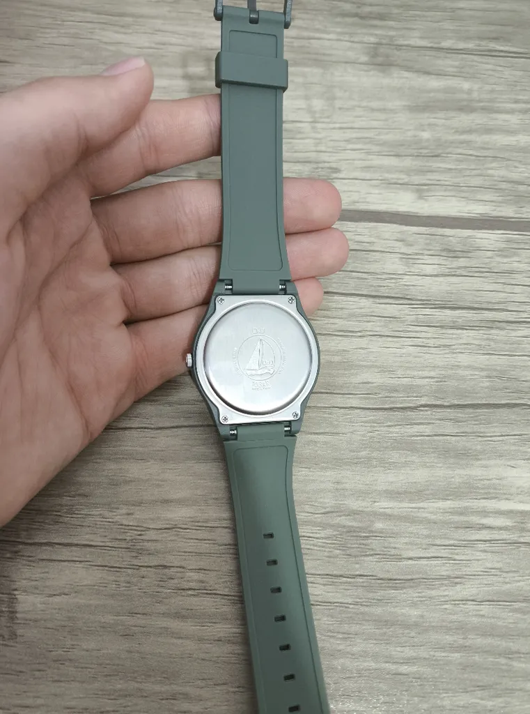 ساعت مچی عقربه ای کیو اند کیو مدل a212j008y