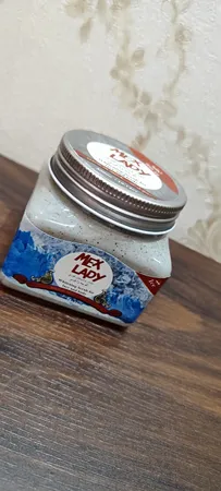 اسکراب لایه بردار پوست مکس لیدی مدل with ice حجم 300 میلی لیتر