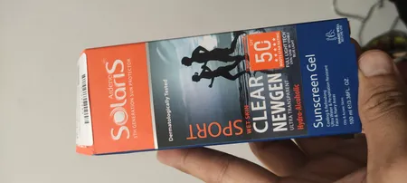 ژل ضدآفتاب بی‌رنگ آردن سولاریس SPF50 مدل Clear Newgen، مناسب پوست‌های چرب، حجم 100 میلی‌لیتر