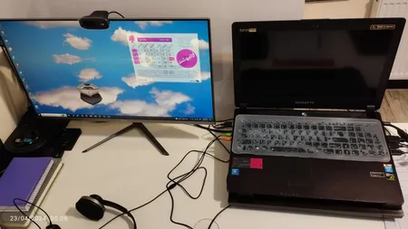 مانیتور جی پلاس مدل GDM-245LN سایز 24 اینچ