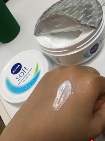 کرم مرطوب کننده نیوآ مدل Soft حجم 300 میلی لیتر