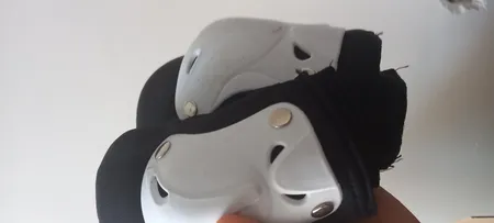 اسکیت کفشی استریت رانر مدل ۰۰۱ به همراه کلاه و لوازم ایمنی اسکیت