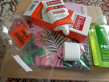 کرم ضد آفتاب و ضد لک بدون رنگ الارو SPF50 مدل Spot Solution محافظ UVA ،UVB، مناسب انواع پوست تحت لیسانس حجم 40 میلی‌لیتر