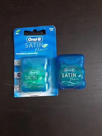 نخ دندان اورال-بی مدل Satin