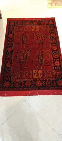 فرش ماشینی هیوا طرح بلوچ کد 3-212 زمینه لاکی