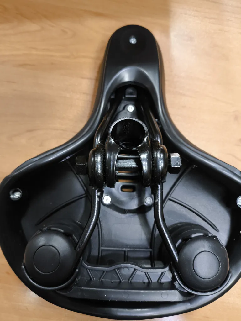 زین دوچرخه اکتیو مدل پلاس سوپاپ دار 570