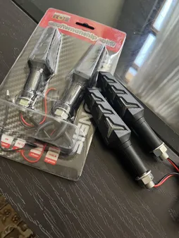 چراغ راهنما موتور سیکلت مدل ال ای دی نور متحرک مجموعه 4 عددی