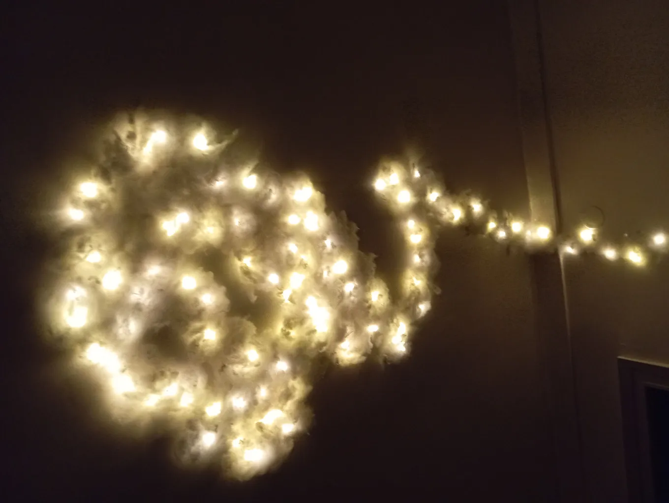 ریسه ال ای دی مدل سوزنی طرح پر طول 10 متری