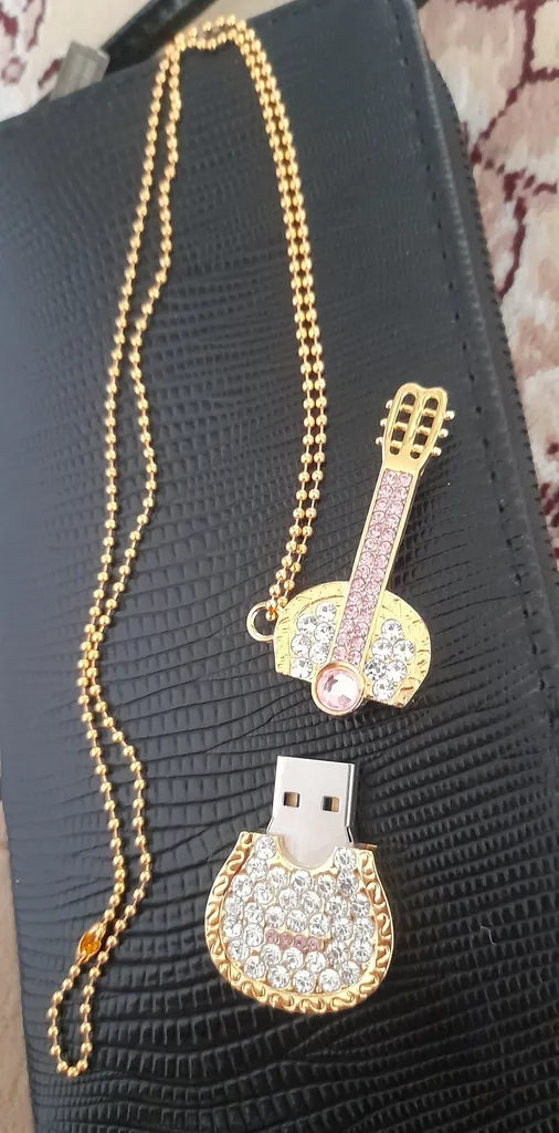 فلش مموری مدل Ul-Gr01 طرح گیتار ظرفیت 64 گیگابایت