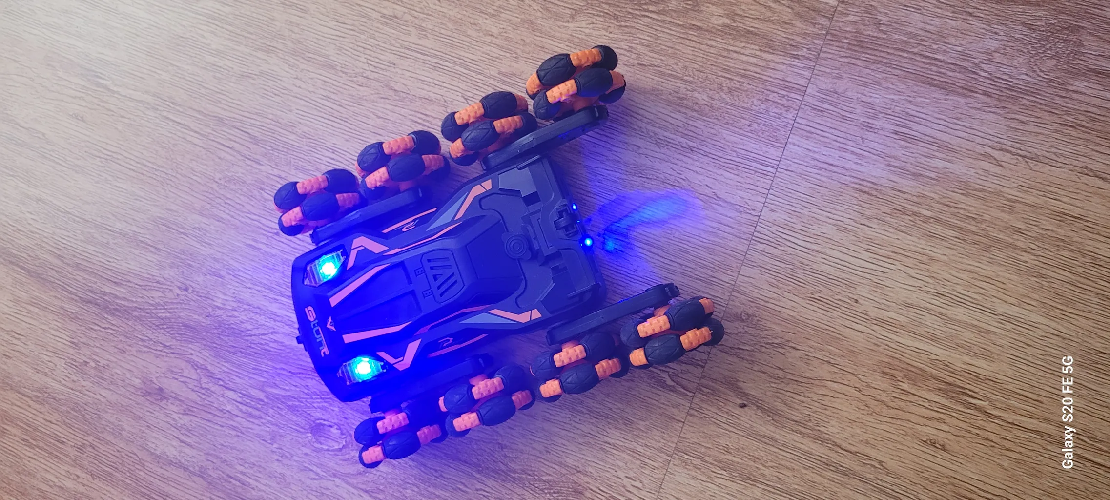 ماشین بازی کنترلی مدل هشت چرخ دو طرح دودزا کد LH-C0603