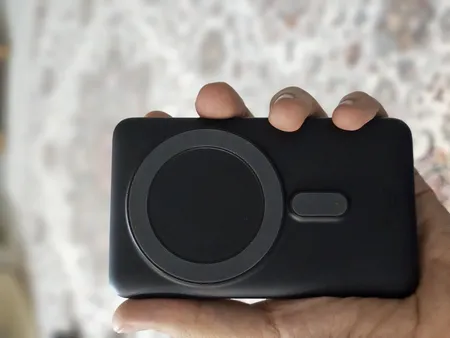 پاوربانک 20 وات بی‌سیم بیسوس مدل Magnetic Bracket ظرفیت 10000 میلی آمپر ساعت