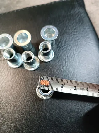 مهره پرچ پایا مدل لبه دار M8 کد PAYA69 مجموعه 100 عددی