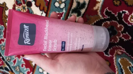 اسکراب پوست رینوزیت مدل Oil and Free حجم 200 میلی لیتر