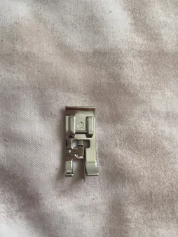 پایه سردوز چرخ خیاطی مدل S393